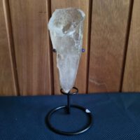 Elestiaal kwarts op standaard