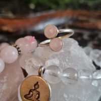 Gouden driehoek edelsteen armbanden set en los te bestellen rozenkwarts ring